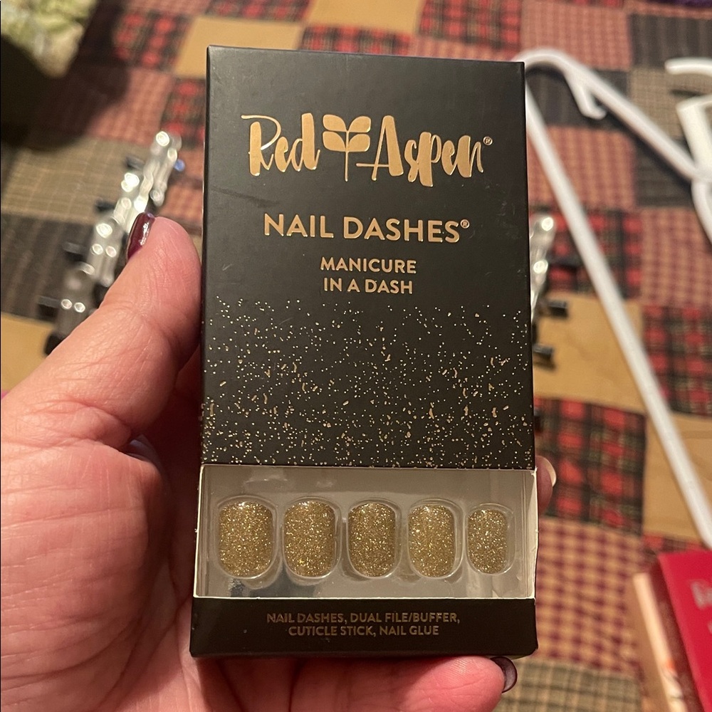 24 Kay Gold Nail Dashes